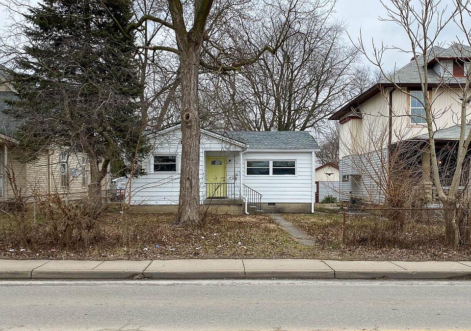 1st image of 423 N Sherman Dr