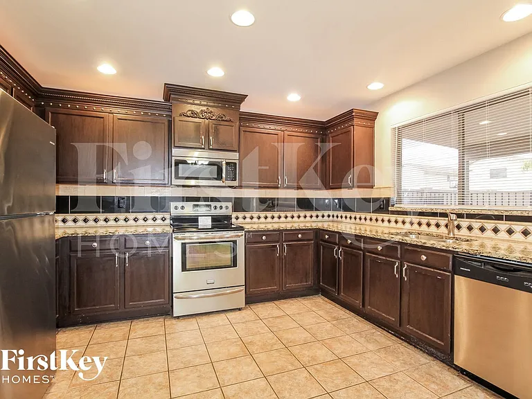 15886 W Statler St — Photo 6