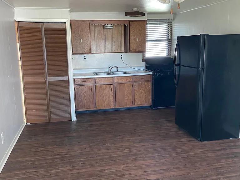 1044 Walnut St — Photo 7