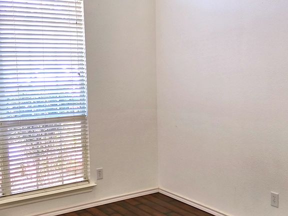 Tall ceilings in bedroom