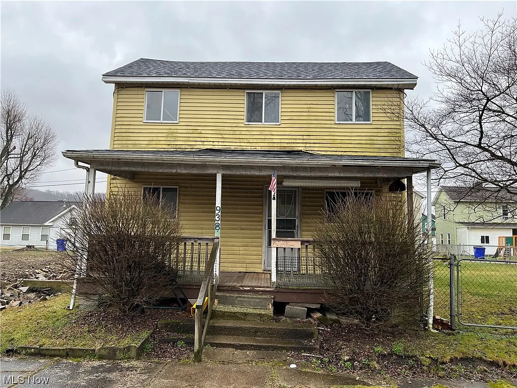 938 Railroad St photo 1