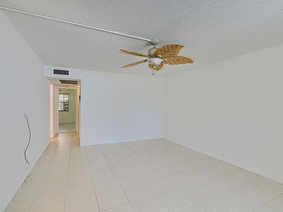 3rd image of 60 Farnham C