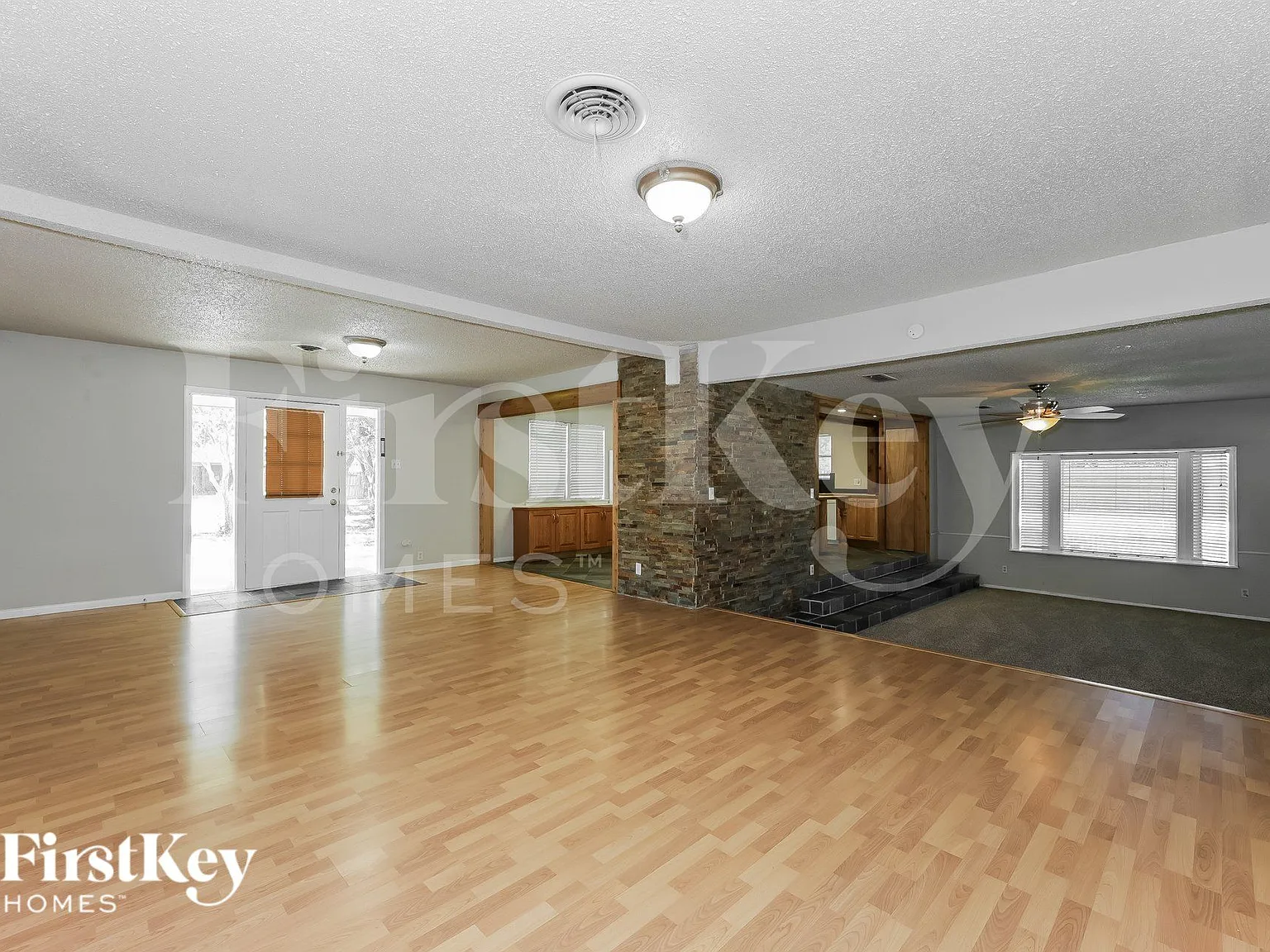3 bed, 2.0 bath, 1822 sqft, $2,140 — Photo 2