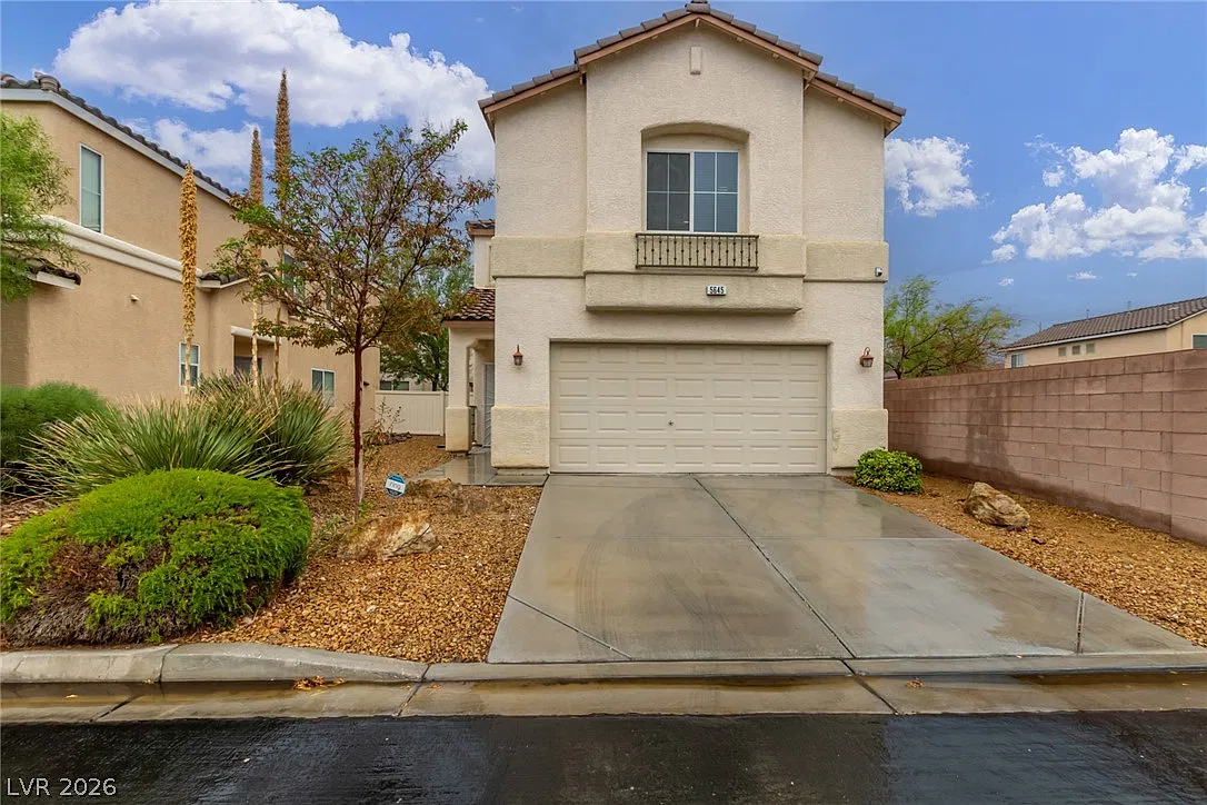 3 bed, 2.5 bath, 1467 sqft, $1,925 — Photo 1