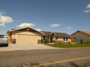 1807 Smith Ln, Grandview, WA 98930