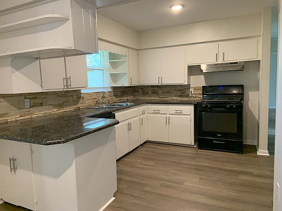 2nd image of 1005 W 55th St