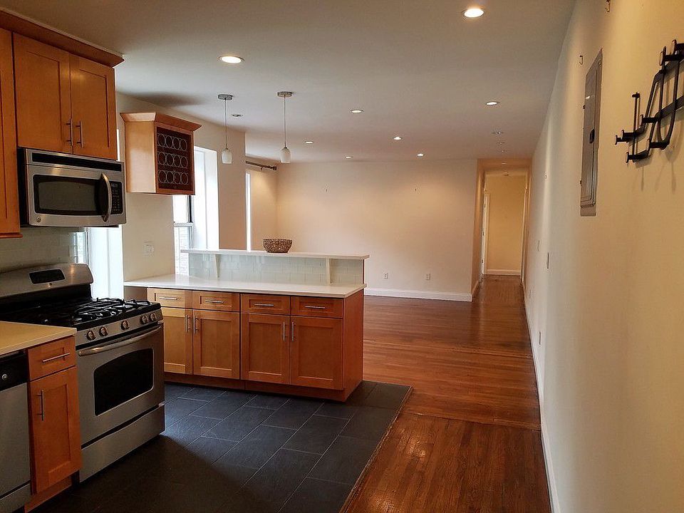 1st image of 3069 Hobart St #6