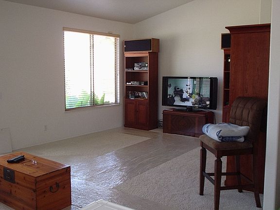 ONE SIDE OF FAMILYROOM 