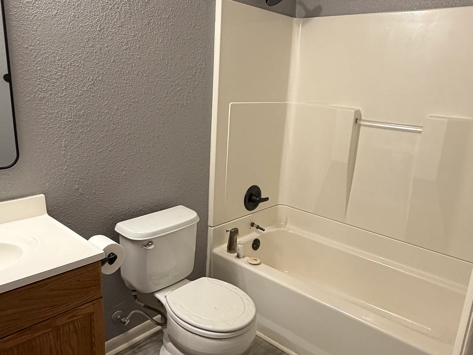 4 bed, 1.5 bath, 1300 sqft, $1,500 — Photo 3