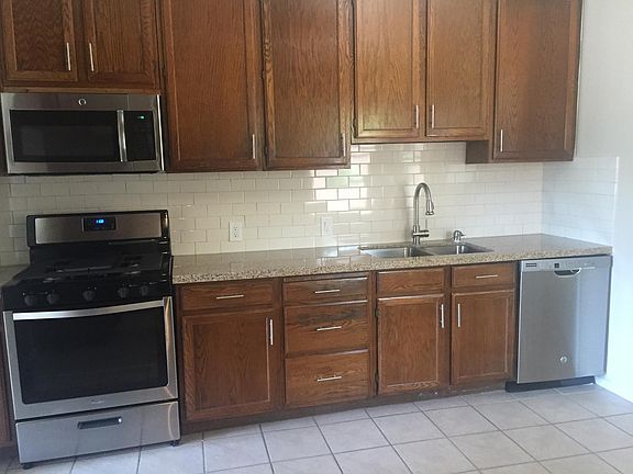 4th image of 20941 Bassett St