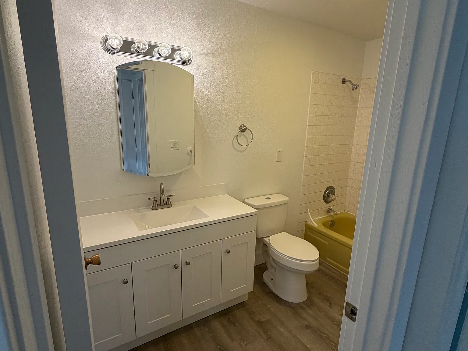 2 bed, 1.5 bath, 1200 sqft, $1,750 — Photo 2
