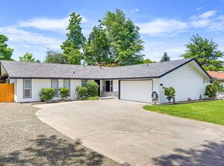 1451 Bluebonnet Ave, Medford, OR 97504