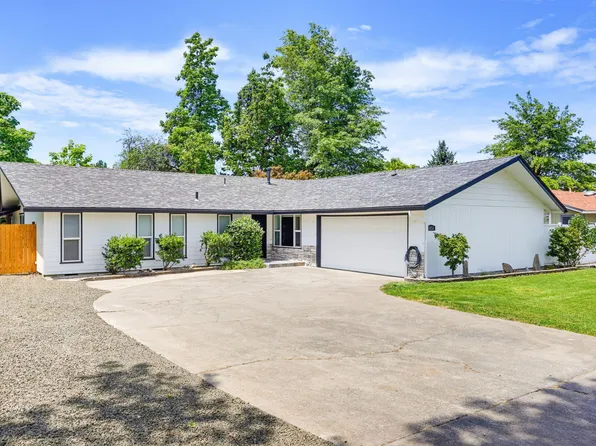 1451 Bluebonnet Ave, Medford, OR 97504