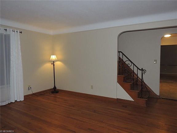 3rd image of 4398 W 229th St