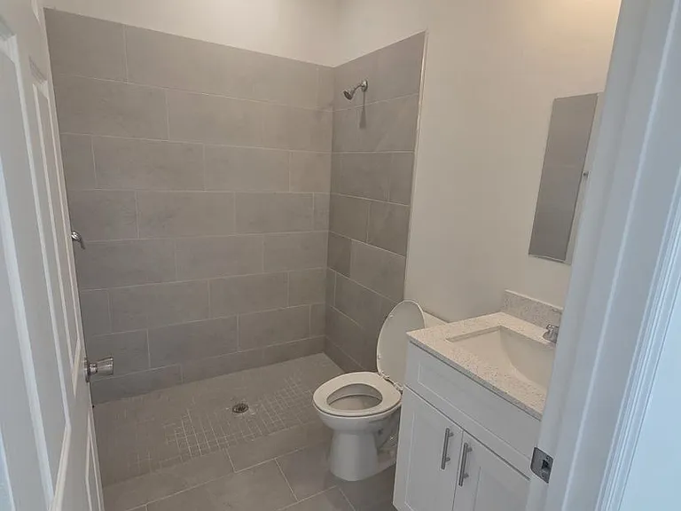 1150 Rahway St E — Photo 2