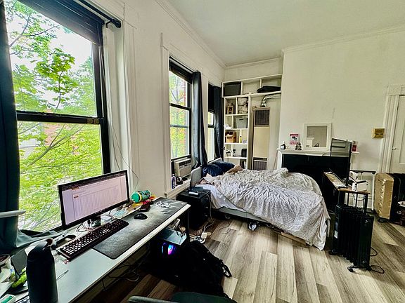 4th image of 23 Bedford Sq APT 2