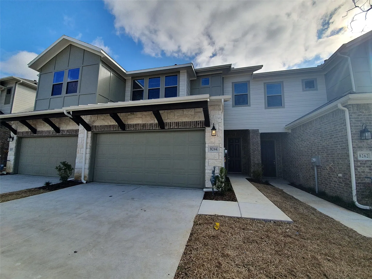 3 bed, 2.5 bath, 1937 sqft, $3,100 — Photo 1