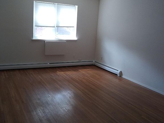 2nd image of 1519 Bayview Ave APT 2