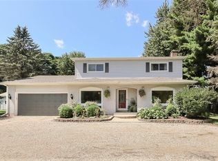 10553 Braeburn Rd, Barrington, IL 60010