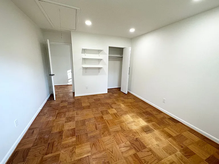 Melrose Apartments — Photo 45