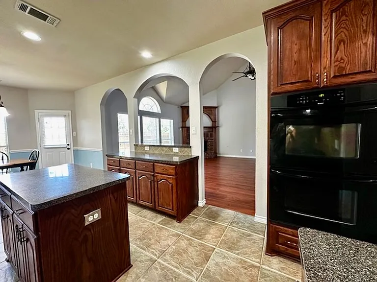 7005 Crenshaw Ln — Photo 31