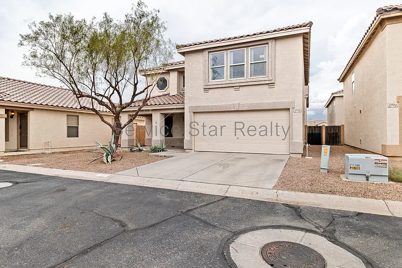 3 bed, 2.5 bath, 1820 sqft, $2,249 — Photo 2