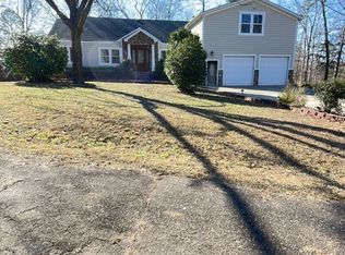 31 W Golden Strip Dr, Mauldin, SC 29662