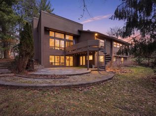 3635 Fox Hunt Dr, Ann Arbor, MI 48105