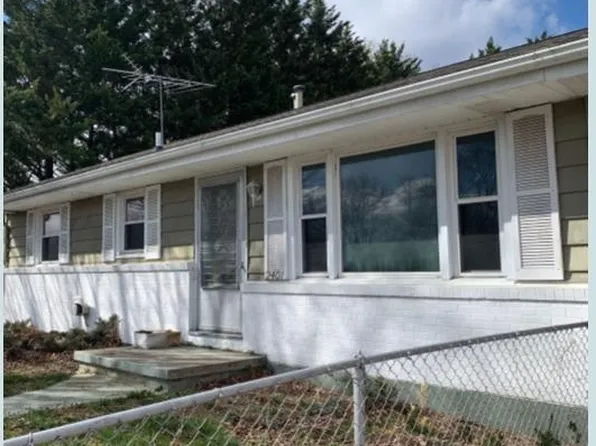 2401 Bare St, Staunton, VA 24401