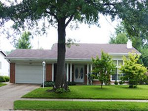 527 Coach Light Ln, Hazelwood, MO, 63042