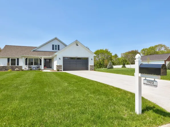1523 Wedgewood Pl, Essexville, MI 48732