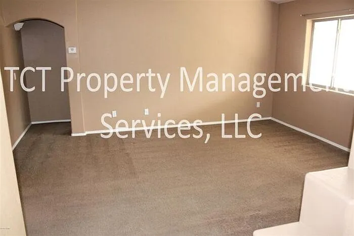 961 W Toltec Dr — Photo 2