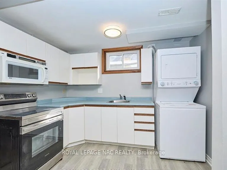 100 Larchwood Cir — Photo 7