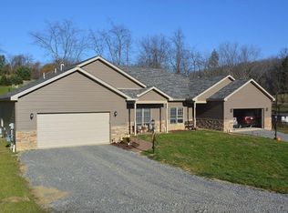 421 Wineberry Ridge Ct, Irwin, PA 15642