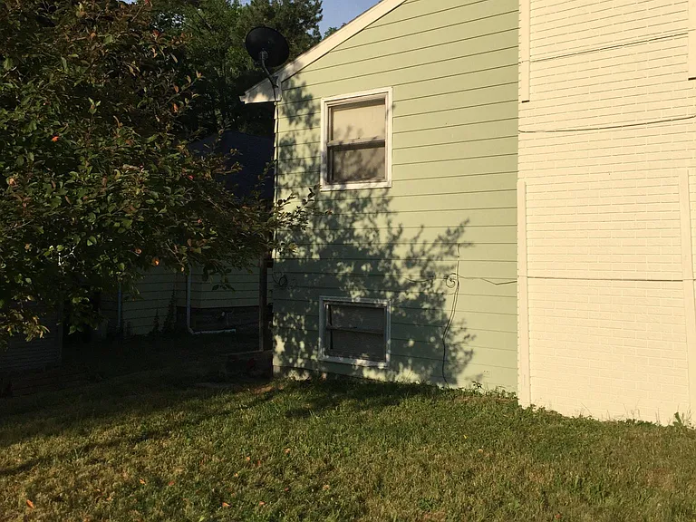 213 S Fairview Ave #5 — Photo 3