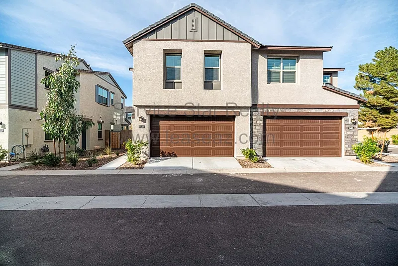 3 bed, 2.5 bath, 1584 sqft, $2,499 — Photo 2