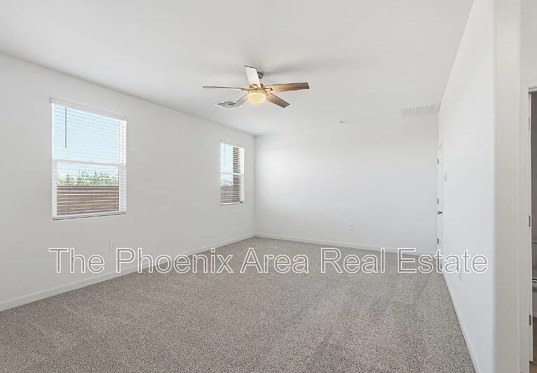 2761 W Seaver Ave — Photo 28