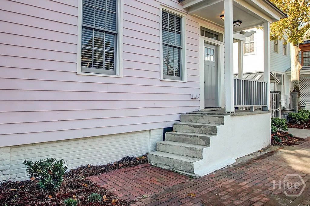 1 bed, 1.0 bath, 867 sqft, $1,800 — Photo 2
