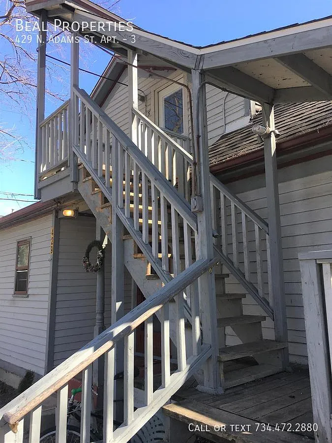 Studio, 300 sqft, $940 — Photo 3