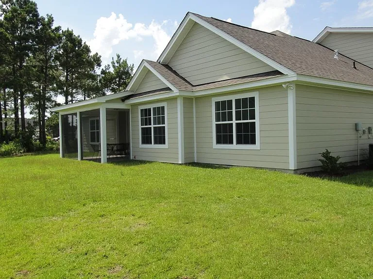 655 Uniola Dr — Photo 3