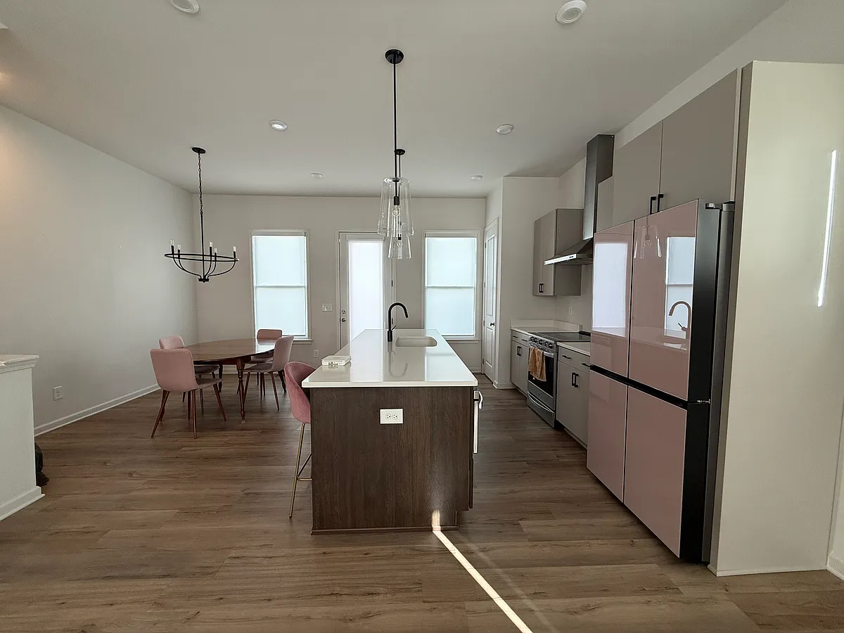 Expandable dining table with 4 chairs included if desired. - 1093 Crest Cir SE