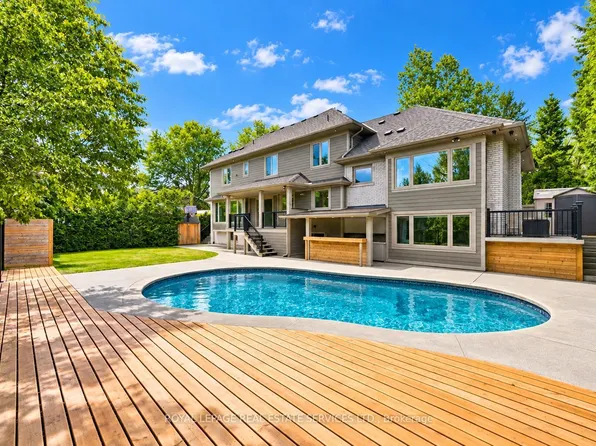 1601 Venetia Dr, Oakville, ON L6L 1K8