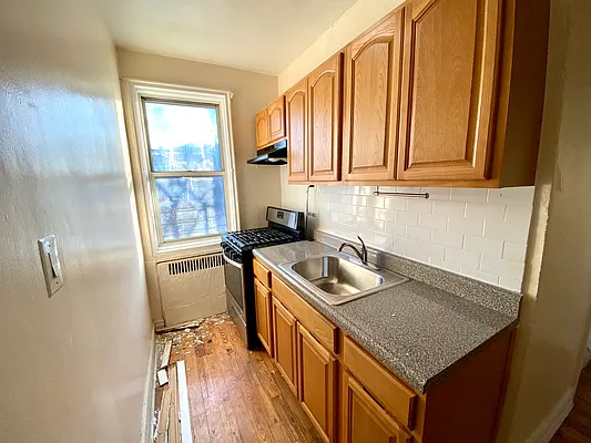 Rented by Safdie Realty Group | media 4