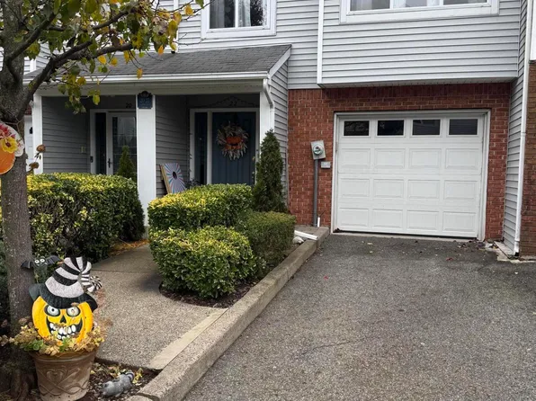 22 Admiralty Loop, Staten Island, NY 10309