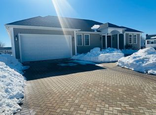 115 River Rd, Somerset, MA 02725