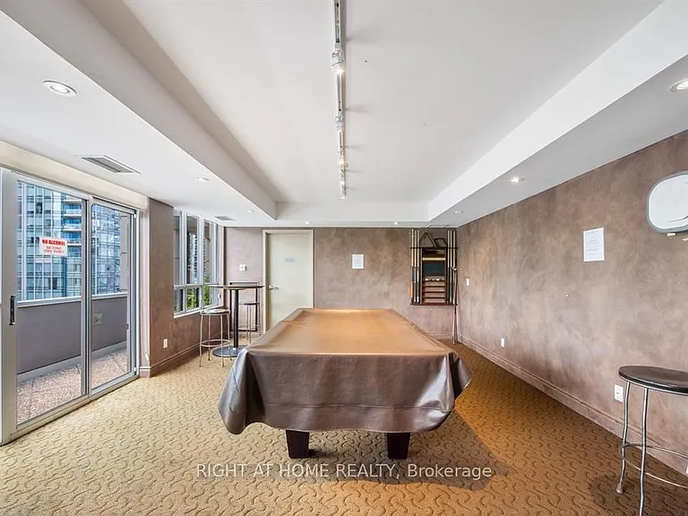 140 Simcoe St #1221 — Photo 16