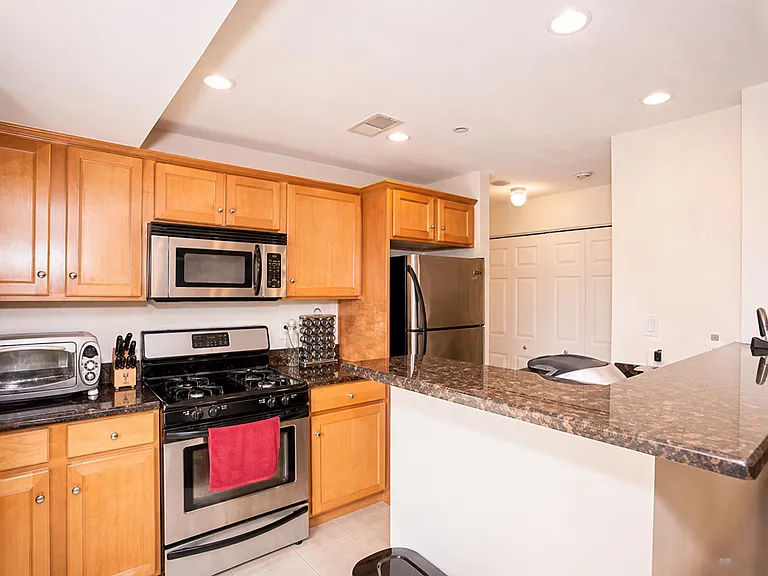 260 Main St #305 — Photo 4