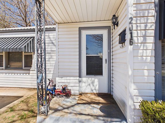 3rd image of 2016 41st St