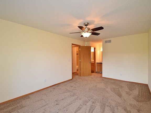 Master room, walk-in closet