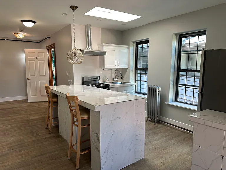 643 N Main St #2 — Photo 1